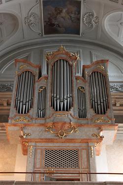 Schönbrunner Schlosskapelle, Orgel, Orgelbau Rieger 1984 - Foto: DerHHO, Wikimedia Commons - Gemeinfrei