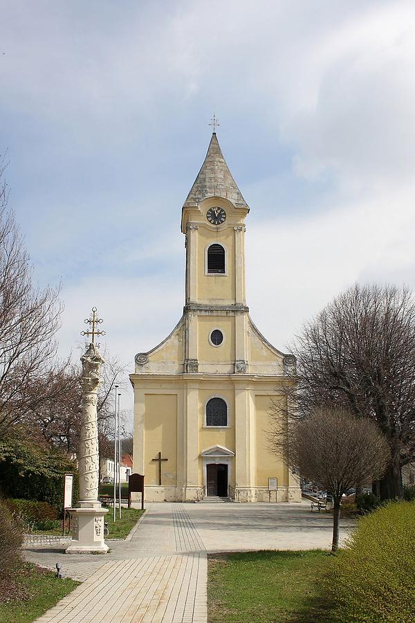 Die röm.-kath. Pfarrkirche hl. Anna in der burgenländischen Marktgemeinde Hornstein.