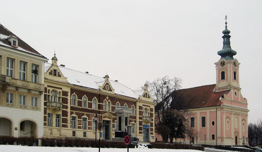 Rathaus, Kirche, alte Sparkasse