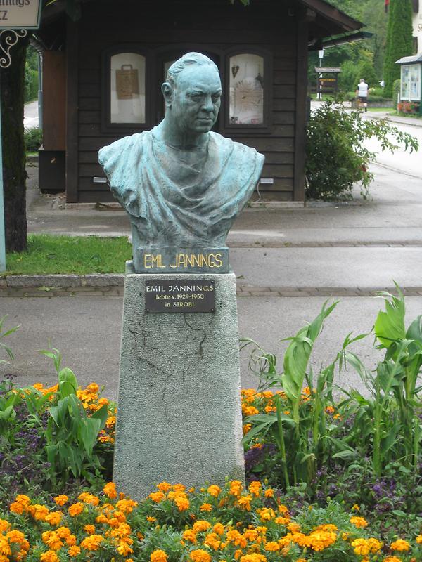 Bahnstraße Ischler Straße, Emil Jannings Denkmal