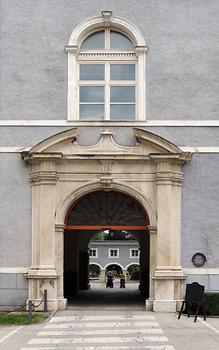 Schloss Lodron: Eingangstor