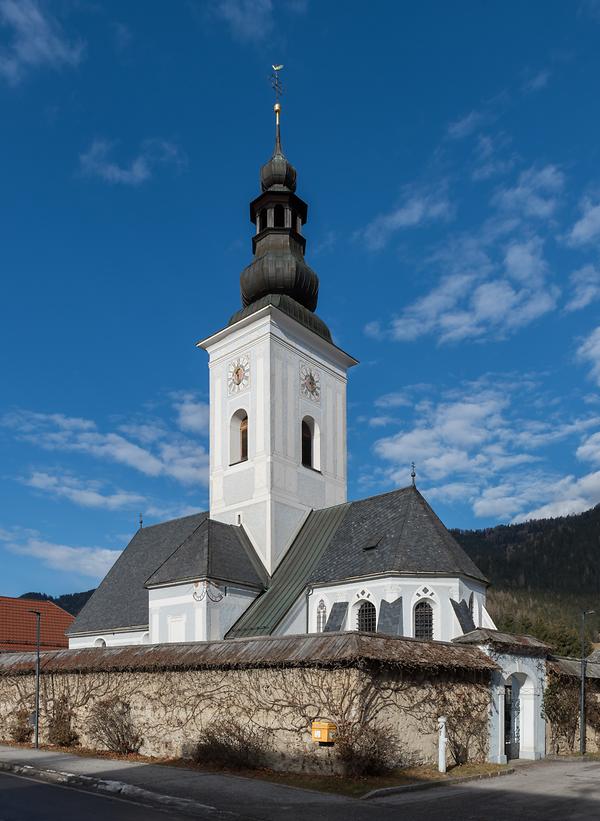 Pfarrkirche Hl Leonhard und Wehrkirchhofe
