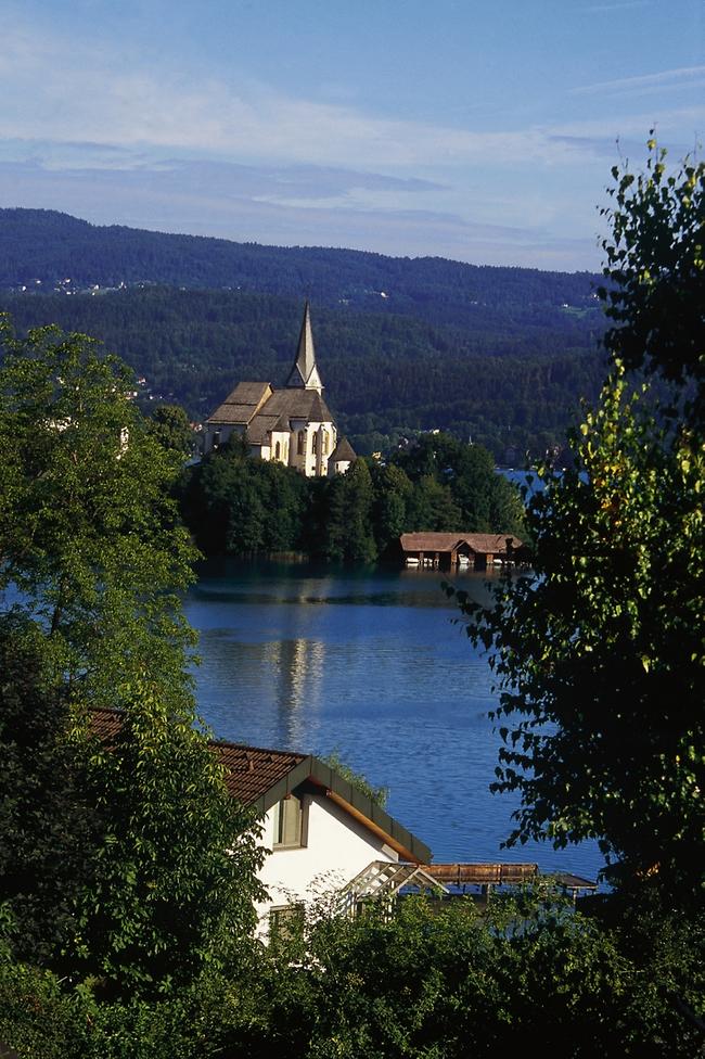 Ortsansicht mit Wörthersee, Foto: © Österreich Werbung / Diejun