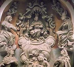 Relief an der Kirchenwand in der Kartause