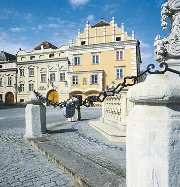 Pestsäule und Ursinhaus