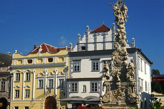 Pestsäule und Ursinhaus