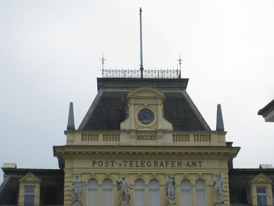 Bad Ischl, Auböckplatz 4, Post- und Geschäftsuhr