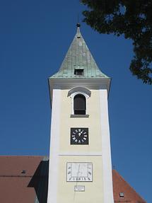 Pfarrkirche, Kirchenuhr und Sonnenuhr