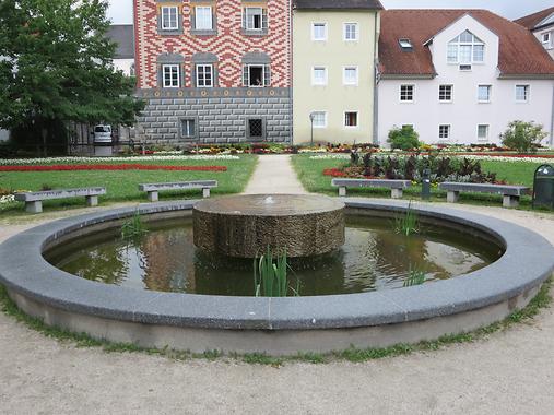 Burghof, Brunnen
