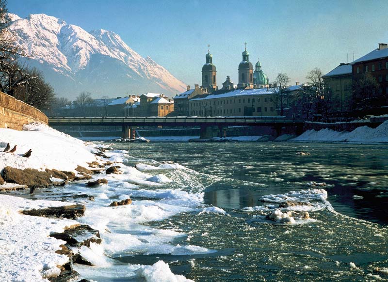 Innsbruck mit Innufer im Winter