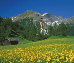 Kirche mit Tribulaun