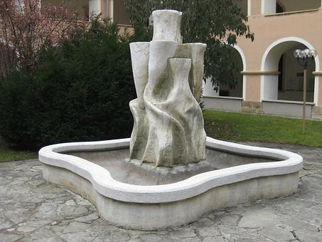 linker Innenhof, Brunnen