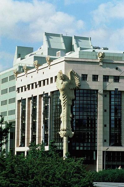 Technische Universität - Bibliotheksgebäude am Karlsplatz