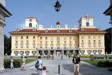 Schloss Esterházy, Foto: J. Jaritz. Aus: WikiCommons unter CC 