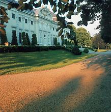 Schloss Halbturn Burgenland Hauptfassade des 1701-1711 von Lukas von Hildebrandt erbauten Schlosses vom Gartenparterre aus gesehen. Photographie., Foto: © IMAGNO/Franz Hubmann