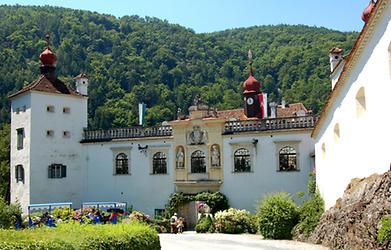 Schloss Herberstein, Portal, Foto: Wolfgang Glock. Aus: WikiCommons unter CC 