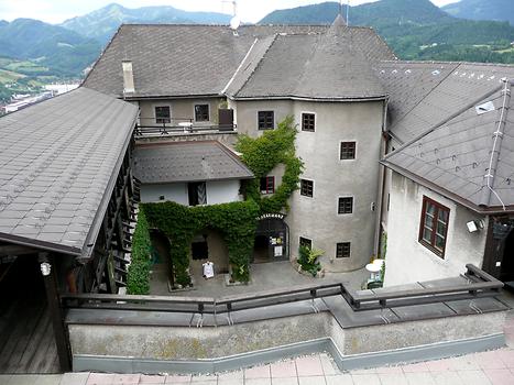 Burg Oberkapfenberg Innenhof