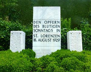 Denkmal für die drei Toten des 18. August 1929 am Friedhof in Bruck a.d.M.