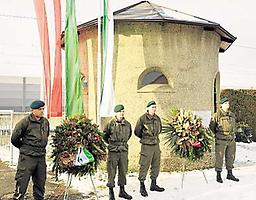 Ehrenwache vor dem Ossarium