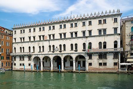 Der Fondaco dei Tedeschi in Venedig wurde 1505 nach einem Brand völlig neu errichtet
