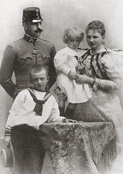 Otto von Österreich, Maria Josepha von Sachsen und ihre zwei Söhne um 1900