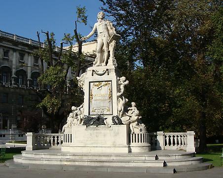 Wolfgang A. Mozart - Denkmal im Wiener Burggarten