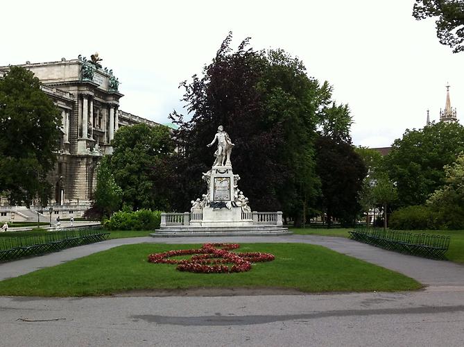 Mozart-Denkmal im Wiener Burggarten