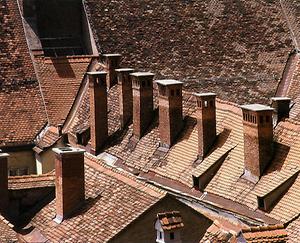 Auch Kamine können zum bestimmenden Architekturelement einer Dachlandschaft werden.