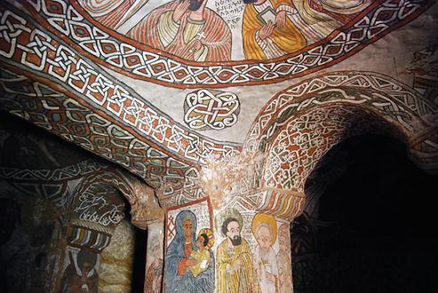 Die unterschiedlichen Flechtmuster beim Sturz, beim Gurtbogen und beim Kuppelansatz machen den Reiz dieser Fresken aus.