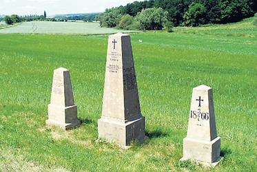 Gedenksteine an das Gemetzel