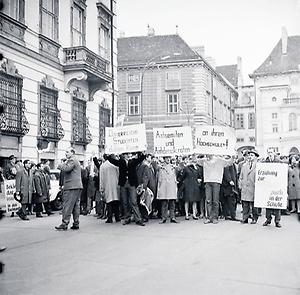 Demonstration gegen die Professur des NS-nahen Historikers Taras Borodajkewycz