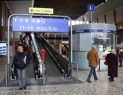 Personentransportband am Südbahnhof