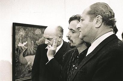 Museumsdirektor Alfred Schmeller (l.), Arik Brauer und Bundeskanzler Bruno Kreisky