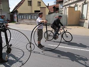 Nur mehr wenige können ein Hochrad fahren. Kommt es mit dem herkömmlichen Auto auch so? – (Foto: Martin Krusche)