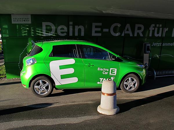 Im Stadtzentrum gut erreichbar abgestellt: Renault Zoe. – (Photo: Martin Krusche)