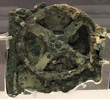 Antike Feinmechanik: Fragment A des Mechanismus von Antikythera. (Foto: Marsyas, GNU-Lizenz)