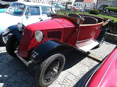Mit dem Tatra 11 schuf Hans Ledwinka in den 1920ern ein Beispiel dessen, was längst vor dem VW als Volkswagen bezeichnet wurde. (Foto: Addvisor, CC BY-SA 4.0)