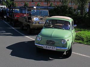 Erstes Baumuster: Steyr-Puch 500 von 1957 vor einem Steyr-Puch „Haflinger“ – (Foto: Martin Krusche)