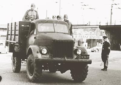 Stunde der Neutralität. 26. 10. 1955: Die letzten Besatzungssoldaten verlassen Österreich – Geburtsstunde des neutralen Staates