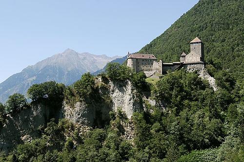Schloss Tirol bei Meran.