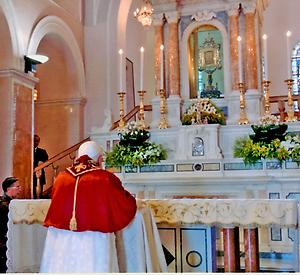 Benedikt XVI. vor dem Gnadenaltar, 1. September 2006