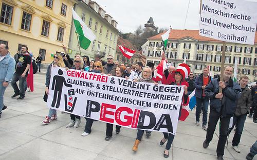Aufklärer unterwegs. Ein intellektueller islamkritischer Diskurs will ebenso wie die Demonstranten von Pegida & Co (Graz am 29.3.2015) die „Aufklärung“ hochhalten. Das bedeutet aber noch lange nicht, dass die Diskussion auch intellektuell redlich geführt wird., Foto: © APA / Scheriau