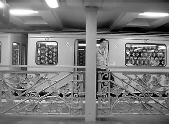 Berlin bei Nacht im U-Bahn-Schacht