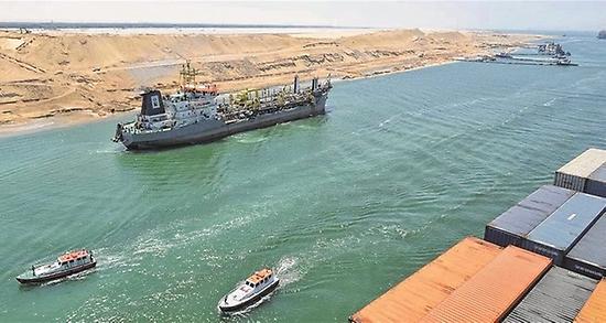Rund 10 Prozent des weltweiten Seehandels gehen aktuell durch den Suez-Kanal