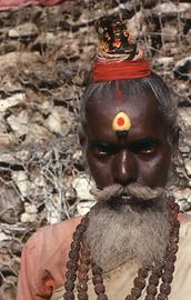 Weit aus dem Süden Indiens ist dieser Sadhu nach Dakshinkali herbeigeeilt