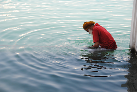 To take a ritual bath belongs to the pilgrimage