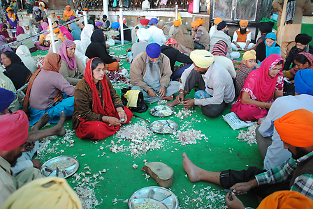 Even men are peeling garlic (lahsun)