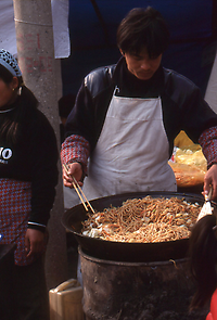 Stirring of cooked noodles