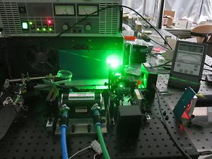 Polarisationsmodulation eines Lasers mit photoelastischem Kristall