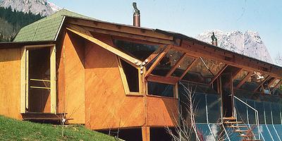 Das von Konrad Frey konzipierte „Haus Fischer' am Grundlsee ist das erste Solarhaus in Österreich und europaweit beispielgebend - an der TU Graz wird nun das Gesamtwerk von Konrad Frey systematisch aufgearbeitet.